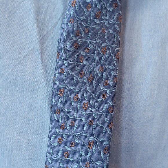 Van Heusen Boy's Button-down Long Sleeve Shirt with Tie - Picture 3 of 7